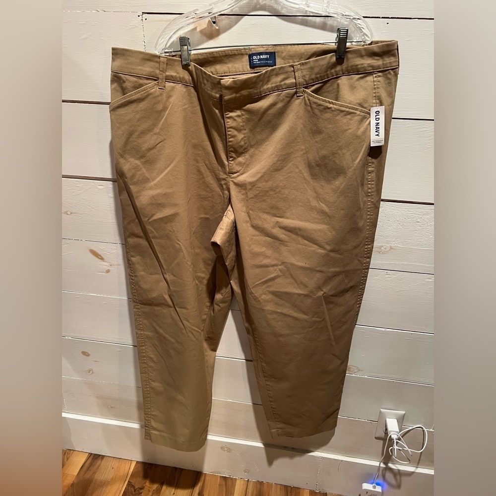 Old Navy Women's Tan khaki chino pants size 24, pixie mid-rise, NWT, plus long